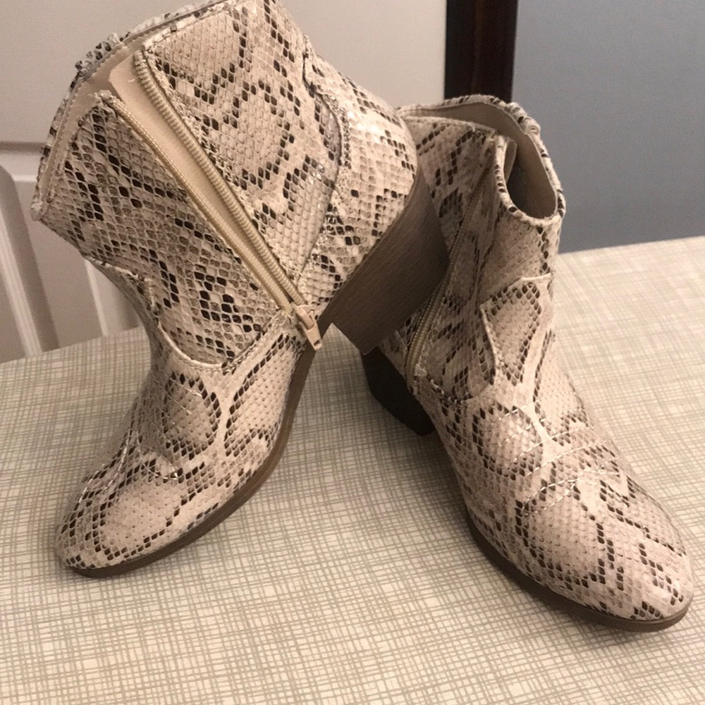 So Snakeskin Mid Boot Size 7.5